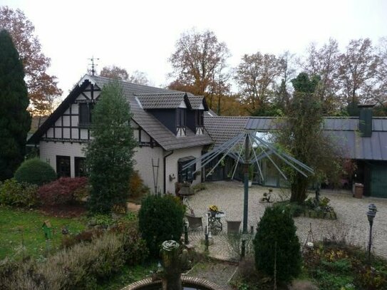 Großzügiges Einfamilienhaus mit Anbau u. Nebengebäuden im Außenbereich von Löningen