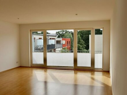 Von privat: Wunderschöne 3-Zimmer-Wohnung in Poppenbüttel mit 2 Balkonen und Gartennutzung