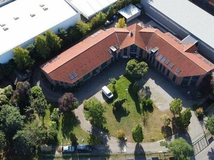 Bürohaus + 670 m² Lagehalle in Ludwigsfelde auf 4700 m² Grund