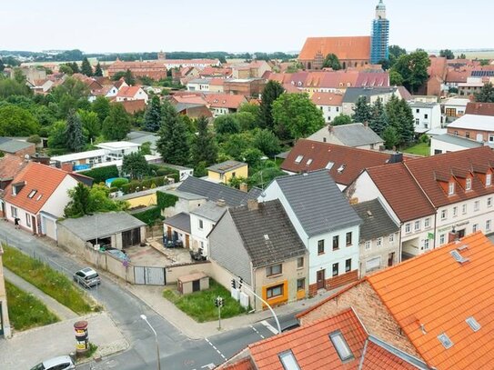 Einfamilienhaus vor dem Stadttor der historischen Altstadt