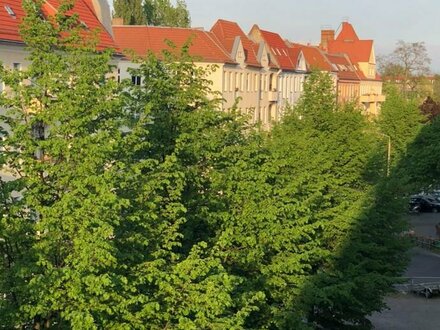 Exklusive 2,5-Zimmer-Wohnung mit Balkon und EBK in Niederschöneweide (Treptow), Berlin.