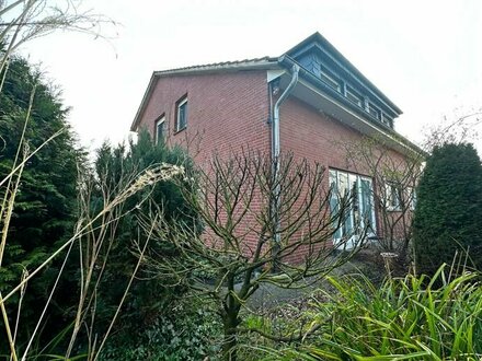 Zweifamilienhaus mit großer Lagerhalle