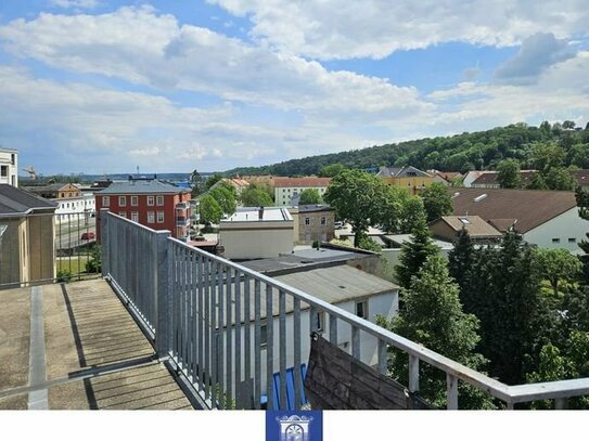 Individuelle und moderne Familienwohnung mit großem Balkon unterm Dach!