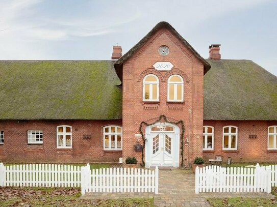 Idyllisches Reetdach-Bauernhaus mit großzügiger Ausbaureserve - norddeutscher geht es nicht!