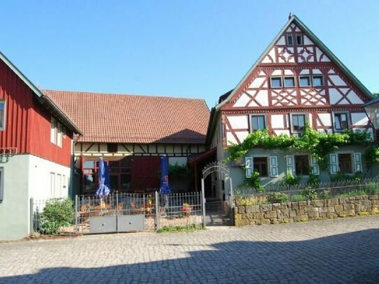 8 Gästezimmer – 19 Betten, 870 m² Grundstück im Weiler Querbachshof bei Bad Neustadt an der Saale zu verkaufen