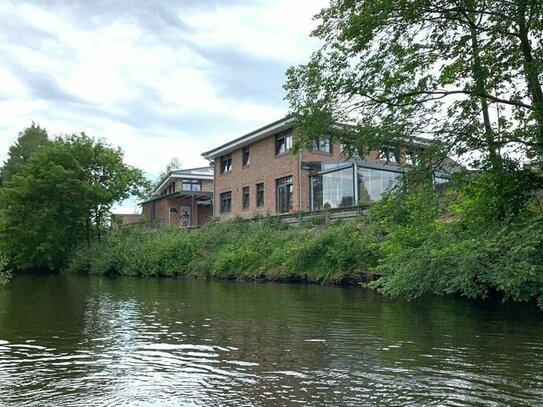 Zentrale, ruhige 5-Zimmer-Doppelhaushälfte am Burggraben (Wassergrundstück)