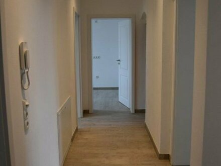 3-Raum Wohnung in ruhiger Lage, großer Balkon, eigenem Garten, Gäste WC, Tageslichtbad mit getrennter Dusche und Wanne,…