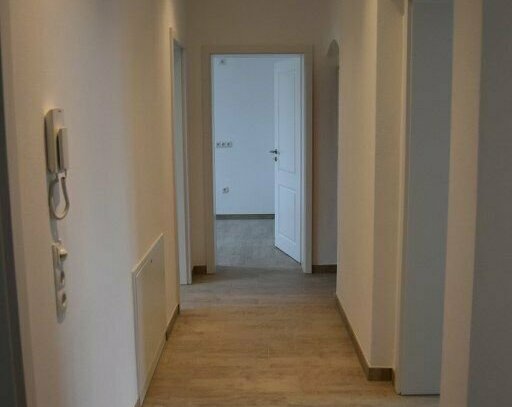 3-Raum Wohnung in ruhiger Lage, großer Balkon, eigenem Garten, Gäste WC, Tageslichtbad mit getrennter Dusche und Wanne,…