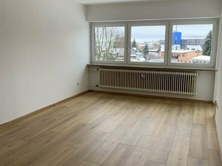 Balkon und teilw. neu renoviert! TOP 2-Zimmer-Wohnung zu vermieten!