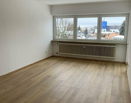 Balkon und teilw. neu renoviert! TOP 2-Zimmer-Wohnung zu vermieten!