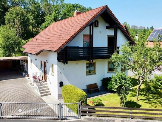 Tolles Einfamilienhaus mit schönem Garten in idyllischer Lage von Wallenfels
