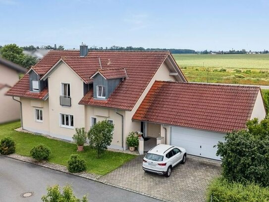 Sehr attraktives, großes Einfamilienhaus in ruhiger Ortsrandlage Nähe Plattling, Erbpachtgrundstück