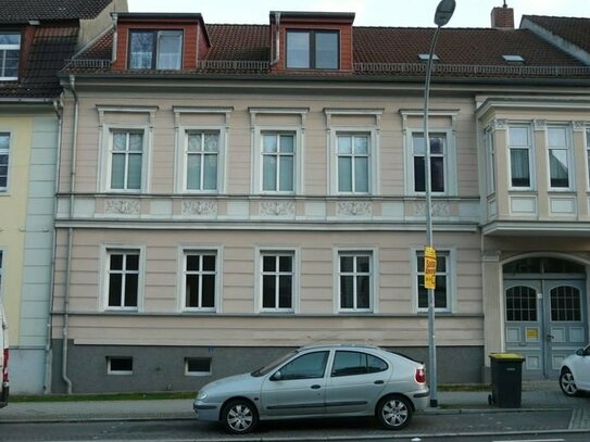 große 4-Raum-Wohnung mit Balkon nahe Schlosspark