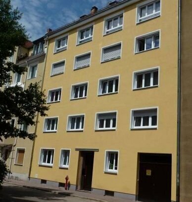 Lichtdurchflutete gemütliche 3-Zimmer-Wohnung mit Balkon - ruhig gelegen im Nibelungenviertel