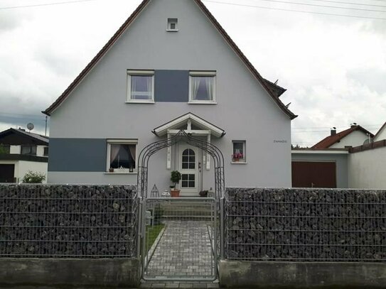 Einfamilienhaus 826m² Grund,106m² Wfl.,2 Bäder,2 WC, 2014 san.,Garage. Möglich: für Jung u.Alt getrennt in 1 Haus zu wo…