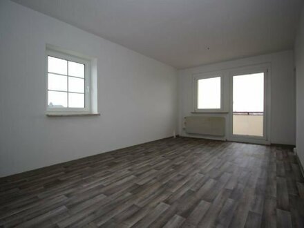 **NEU RENOVIERT!!! - Helle 3-Raum-Wohnung mit saniertem Badezimmer zu vermieten**