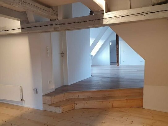 Zentrales u. ruhiges Wohnen in der schönsten Straße d. Erlanger Altstadt. 3 Zimmer DG-Wohnung 93 m² WF