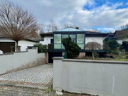 Bungalow im Grünen in Bad Vilbel. Großzügiges, freistehendes 1-Familienhaus mit Garten zur Miete