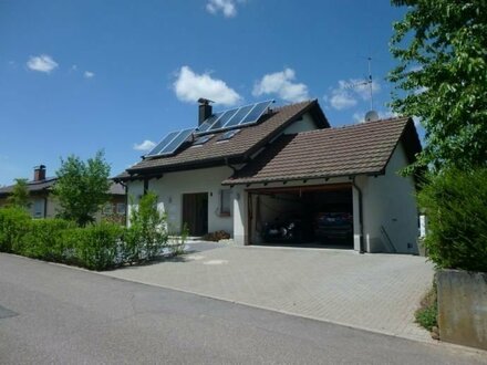 Sonnenverwöhntes Einfamilienhaus mit Einliegerwohnung und großem Garten