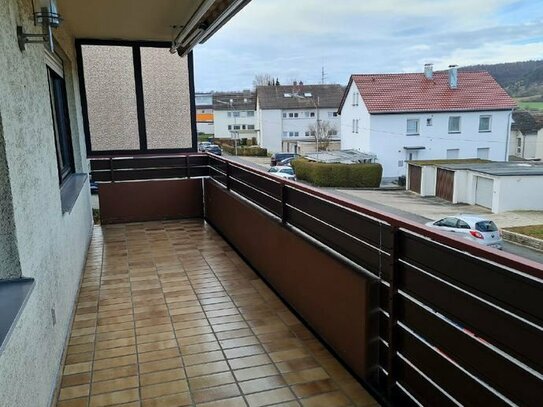 Renovierte 4-Zimmer-Wohnung mit Garage und Balkon