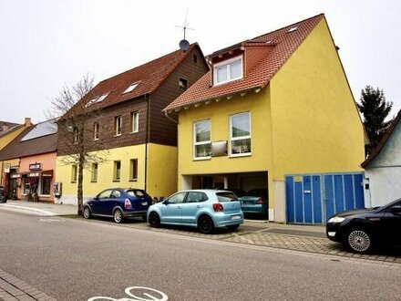 Mehrfamilienhaus mit 4-Wohneinheiten Garten, Garage und 2 Stellplätzen