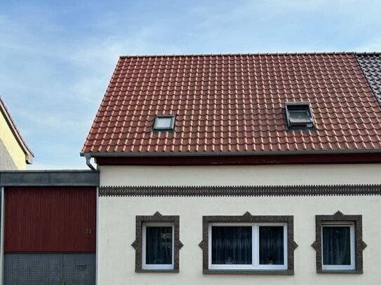 Stadthaus - gepflegtes Reihenmittelhaus auf gr. Grst. mit PV Anlage - Pool und Zugang zum kl. Bachlauf Nuthe