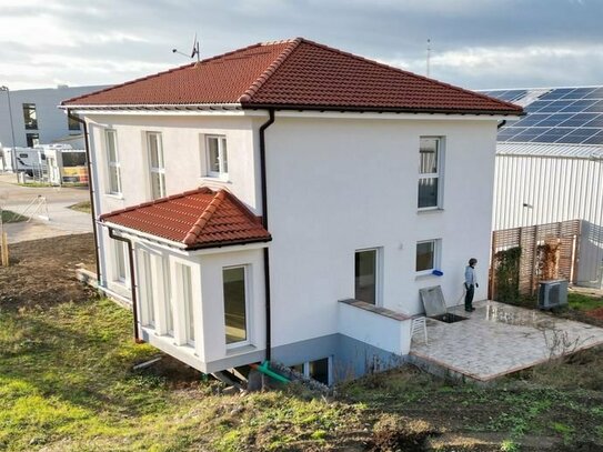 Haus als Gewerbeeinheit zu mieten mit Fußbodenheizung, Terrasse und Stellplätzen!