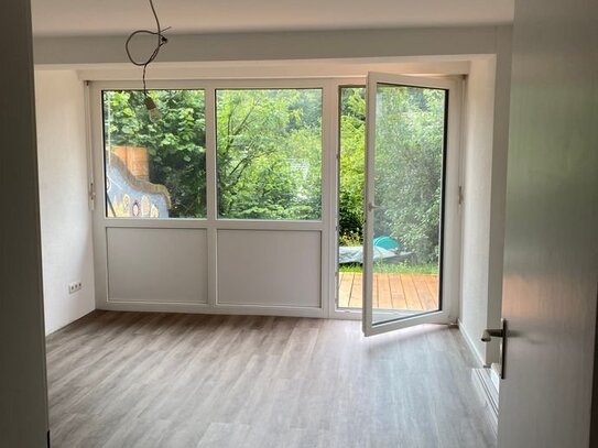 Neu renovierte helle Wohnung in ruhiger Lage mit Blick ins Grüne