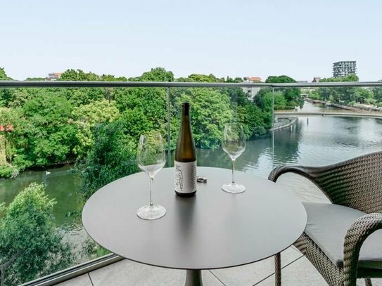 Direct Waterfront!! Spectacular Apartment. First row at the Spree river