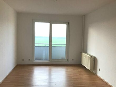 Schöne 3-Zimmer-Wohnung mit Balkon + EBK