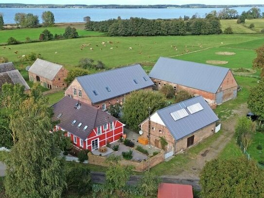 Landgut auf Usedom - Zwei vollständig ausgebaute Wohngebäude, über 700 m² Wohnfläche in idyllischer Naturkulisse