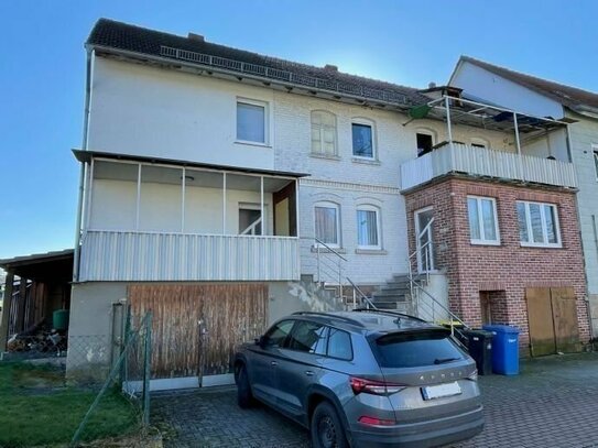 // Platz für die Großfamilie 1 - 2 Familiendoppelhaushälfte in Felsberg OT mit Garage in ruhiger Feldrandlage - ab sofo…