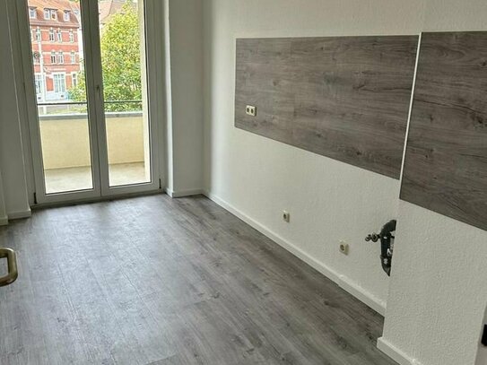 Hier werden Wohnträume wahr! Neu renovierte 2- Raum-Wohnung in der 1. Etage rechts in Jena