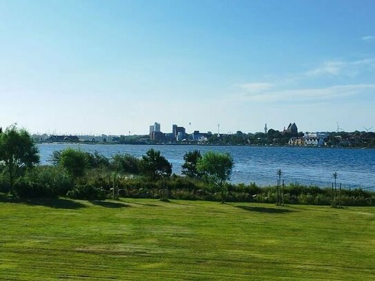 Aufgepasst! Idyllische Ferienwohnung mit sonnigem Balkon und Wasserblick