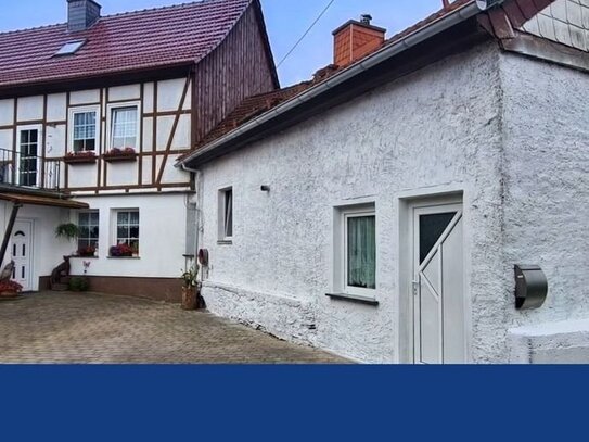 Charmantes Fachwerkhaus mit viel Platz: Hof, Garten und Garage inklusive !