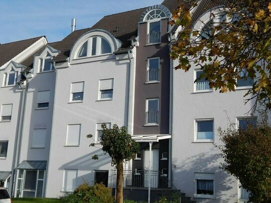 Warstein-Suttrop: 108 m² Eigentumswohnung, vier Zimmer, Balkon, Bestzustand
