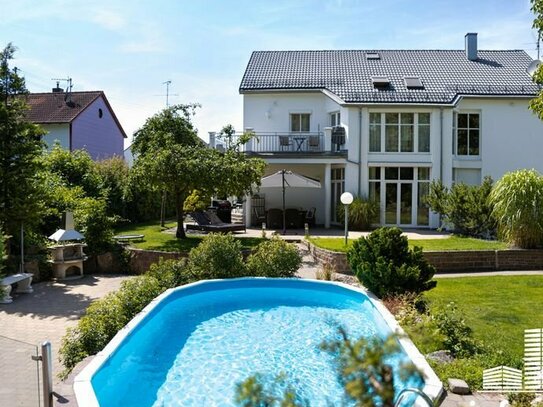Traumhafte Villa in bester Lage von Gersthofen, mit Pool!
