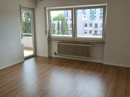 2 Zi Wohnung ca.64 qm im 3.OG mit Aufzug, Keller und Stellplatz in ruhiger Lage in Nürnberg Nord nähe Stadtpark/Marienb…