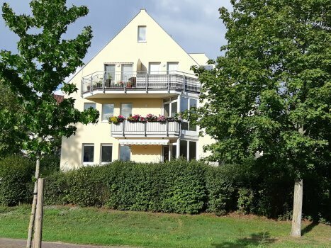 Vollständig renovierte 2-Zimmer-Hochparterre-Wohnung mit Balkon und EBK in Falkensee
