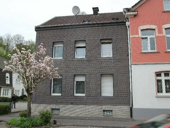 Renovierungsbedürftiges EFH mit 2 Wohnungen in zentraler Lage in Gummersbach - Derschlag