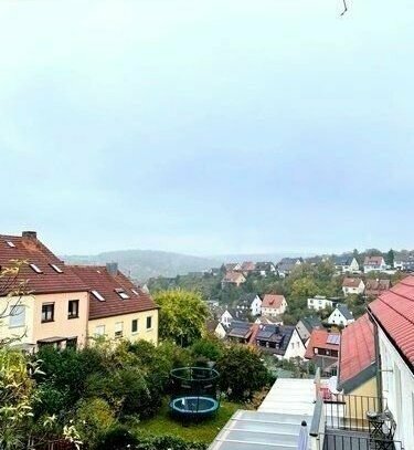 Reiheneckhaus mit viel Platz in Würzburg-Versbach !