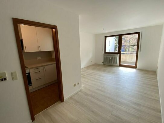 Frisch renoviert: tolle Wohnung mit Balkon und neuer EBK in der Innenstadt!