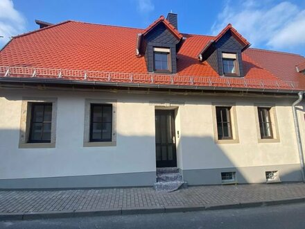 Neue Fotos ! Hochwertig sanierte 2-Zimmerwohnung mit Terrasse im Zentrum von Querfurt zu vermieten!