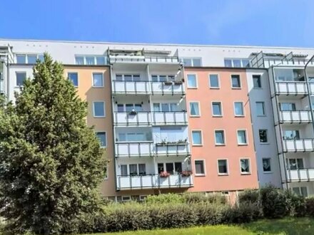 4 Zimmer Wohnung in Lütten Klein mit Balkon und Pkw-Stellplatz