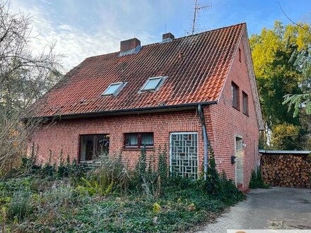 Sanierungsbedürftiges Einfamilienhaus mit großzügigen Grundstück in Waldrandlage