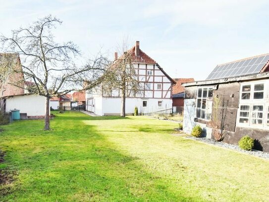 Altes Bauernhaus mit Scheune und großem Garten!