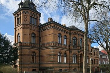 Einzigartiges Anwesen: Denkmalgeschützte Villa mit traumhaftem Weser-Blick in Bremen-Vegesack