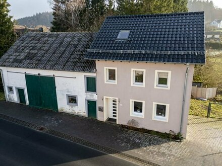 Stilvoll renoviertes Einfamilienhaus mit Scheune in Neuheilenbach