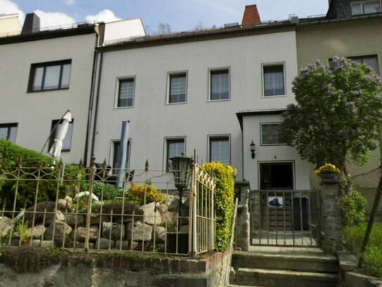 Saniertes 2-Familienhaus mit Gartengrundstück in Südlage und Blick auf die Göltzschtalbrücke!