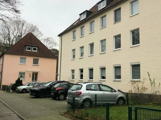 Großzügig und modern im 1. OG ... mit Balkon, Einbauküche und Kfz.-Stellplatz